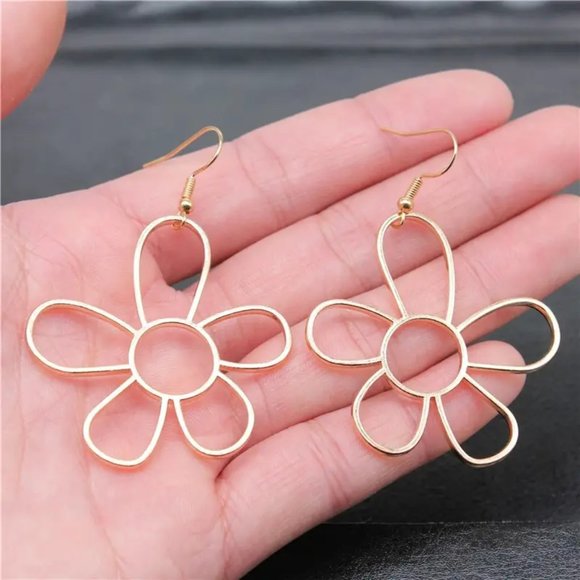 Silvery Hollow Flower Design Hook Dangle Earrings Retro Simple Style Zinc Alloy - Picture 3 of 6